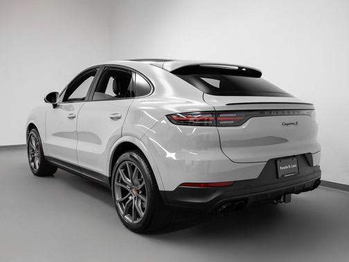 2022 Porsche Cayenne S