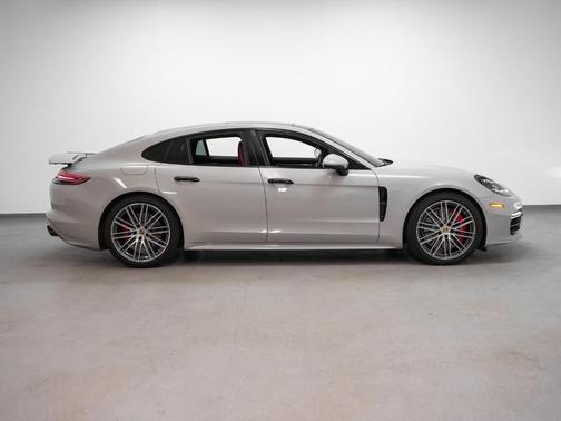 Photo 4 of 46 of 2019 Porsche Panamera GTS