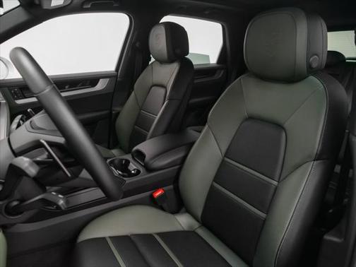2024 Porsche Cayenne S