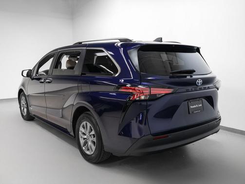 2021 Toyota Sienna XLE 7 Passenger
