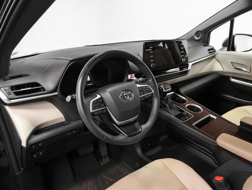 2021 Toyota Sienna XLE 7 Passenger