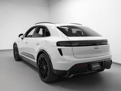 2025 Porsche Macan Turbo