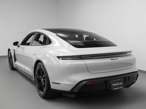 2025 Porsche Taycan 