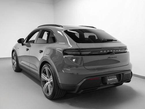 2025 Porsche Macan 4S