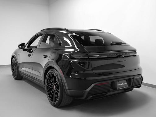 2025 Porsche Macan 4S