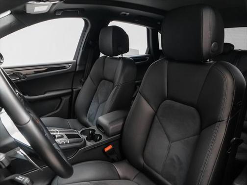 2020 Porsche Macan Base