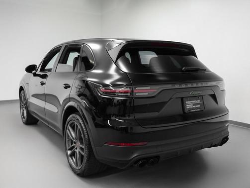 2022 Porsche Cayenne Platinum Edition