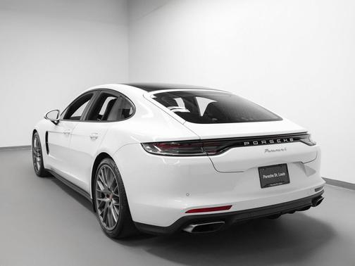 2023 Porsche Panamera 4