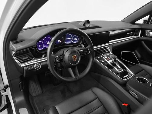 2023 Porsche Panamera 4
