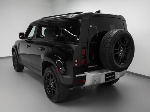 2023 Land Rover Defender 110 SE