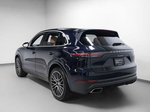 Moonlight Blue Metallic 2023 Porsche Cayenne Cayenne