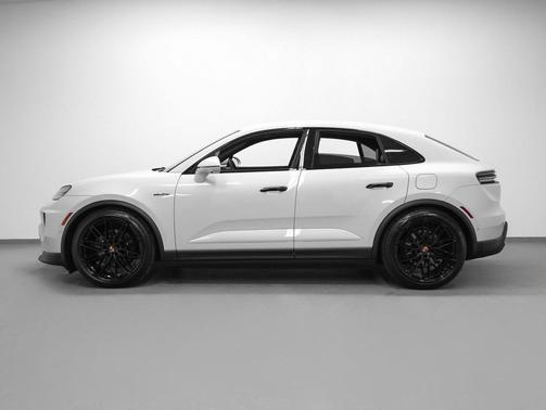 2026 Porsche Macan 4