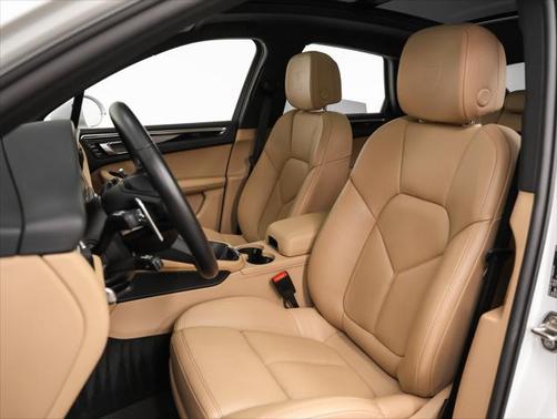 2023 Porsche Macan Base