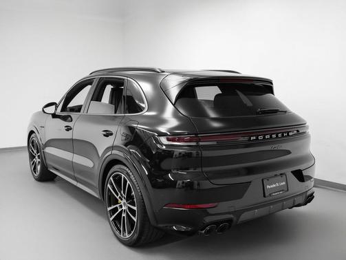 2025 Porsche Cayenne Turbo