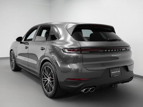 2025 Porsche Cayenne S