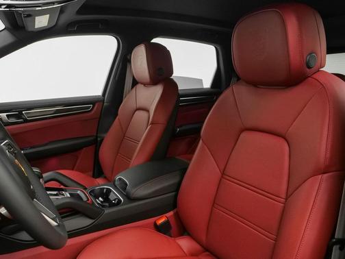 2023 Porsche Cayenne Platinum Edition