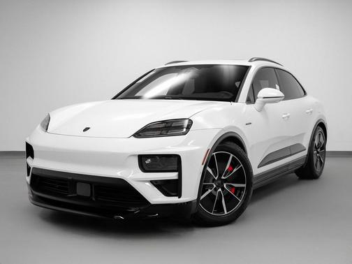 2025 Porsche Macan Turbo