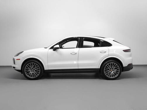 White 2023 Porsche Cayenne Platinum Edition