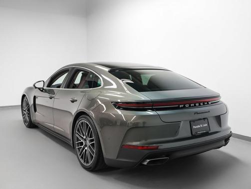 2025 Porsche Panamera 4