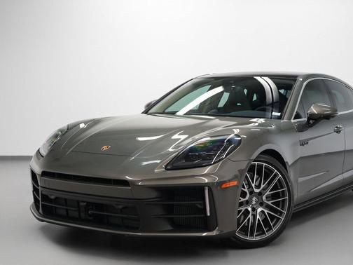 2025 Porsche Panamera 4
