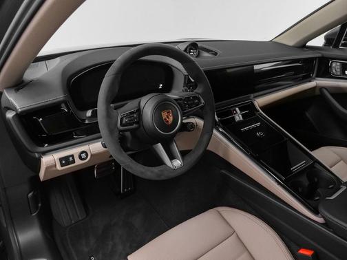 2025 Porsche Panamera 4