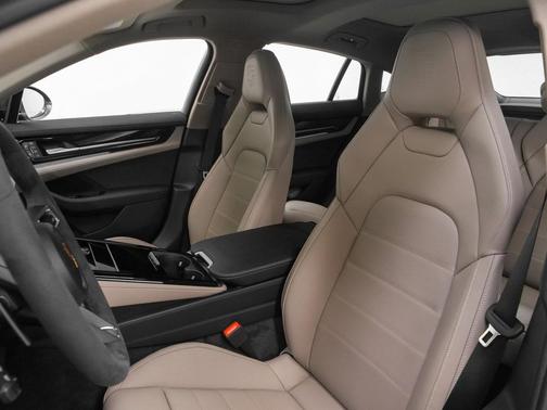 2025 Porsche Panamera 4