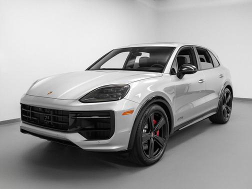 2025 Porsche Cayenne GTS