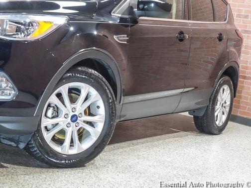 Photo 5 of 37 of 2019 Ford Escape SE
