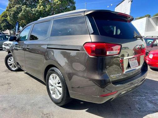 2016 Kia Sedona LX