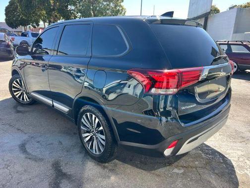 Black 2020 Mitsubishi Outlander ES
