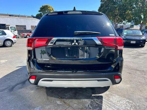 Black 2020 Mitsubishi Outlander ES