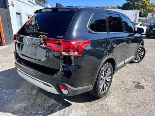Black 2020 Mitsubishi Outlander ES