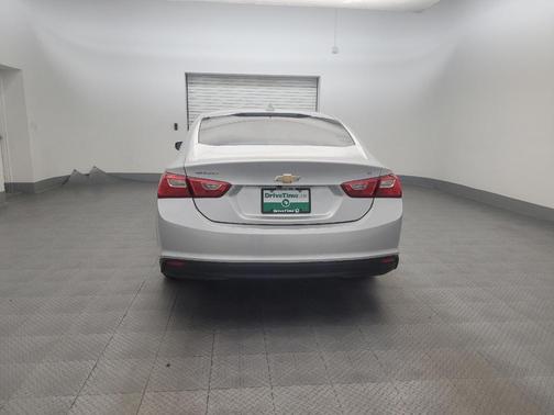 Silver Ice Metallic 2018 Chevrolet Malibu LT