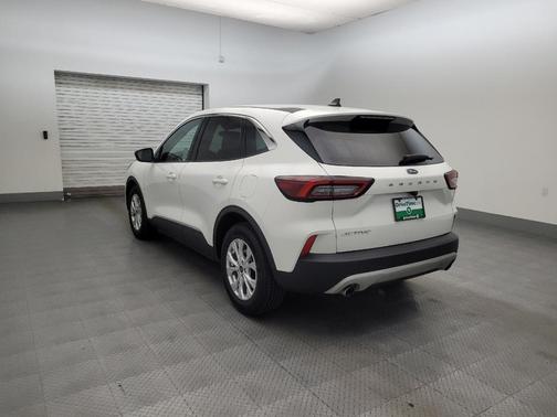 Star White Metallic Tri-Coat 2023 Ford Escape Active