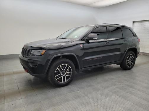 Diamond Black Crystal Pearlcoat 2019 Jeep Grand Cherokee Trailhawk