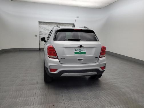 Silver Ice Metallic 2020 Chevrolet Trax LT