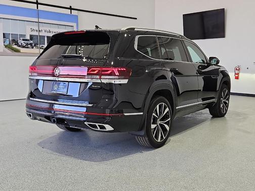 Deep Black Pearl Effect 2026 Volkswagen Atlas 2.0T SEL Premium R-Line