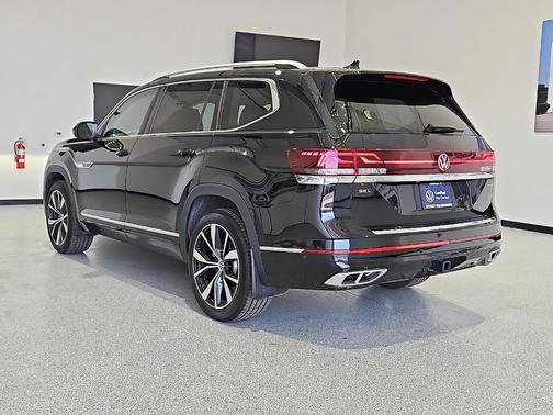 Deep Black Pearl Effect 2026 Volkswagen Atlas 2.0T SEL Premium R-Line