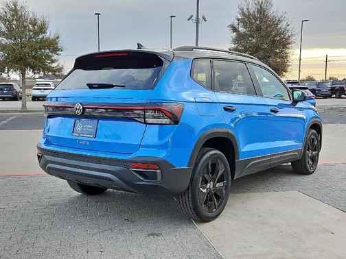 2025 Volkswagen Taos 1.5T SE Black