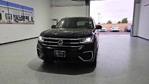 Deep Black Pearl Effect 2022 Volkswagen Atlas 3.6 SEL Premium R-Line