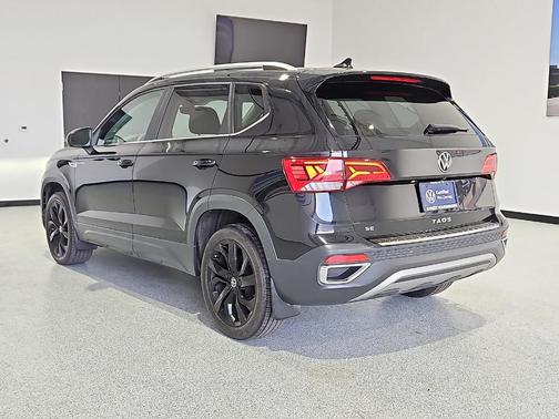 Deep Black Pearl Effect 2023 Volkswagen Taos 1.5T SE