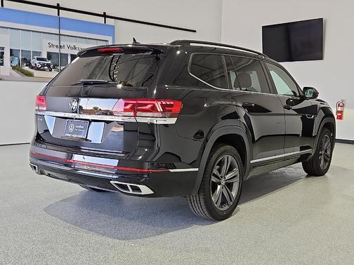 Deep Black Pearl Effect 2021 Volkswagen Atlas 3.6 V6 SE w/ Technology R-Line