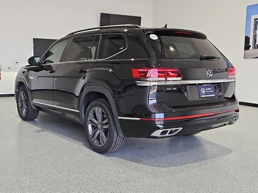 Deep Black Pearl Effect 2021 Volkswagen Atlas 3.6 V6 SE w/ Technology R-Line