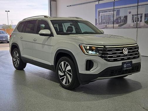 Opal White Pearl Effect 2024 Volkswagen Atlas 2.0T SEL