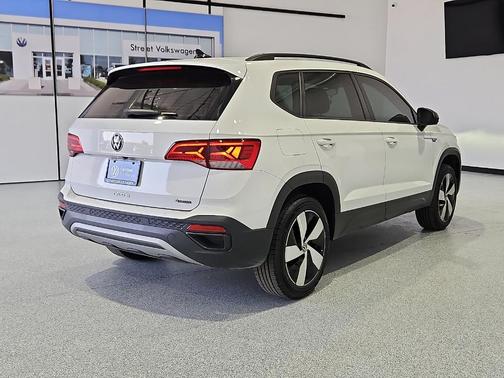 Pure White 2024 Volkswagen Taos 1.5T S