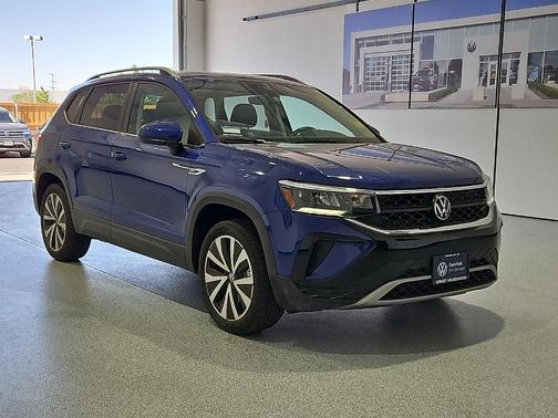 Blue Dusk 2023 Volkswagen Taos 1.5T SE