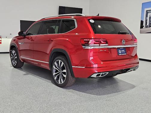 Aurora Red Metallic 2022 Volkswagen Atlas 3.6 SEL Premium R-Line