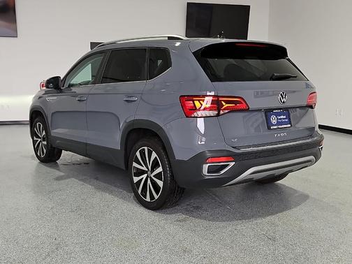 Pure Gray 2023 Volkswagen Taos 1.5T SE