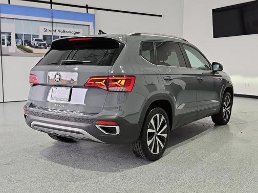 Pure Gray 2023 Volkswagen Taos 1.5T SE