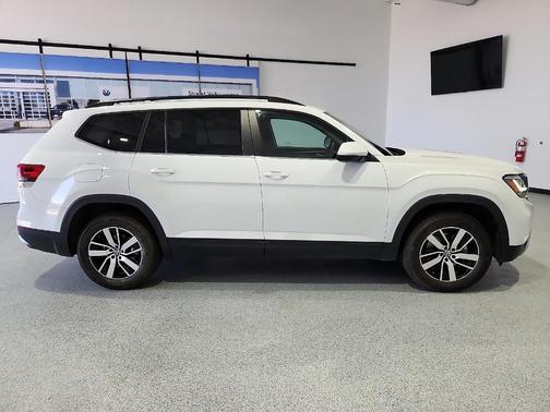 Pure White 2023 Volkswagen Atlas 2.0T SE